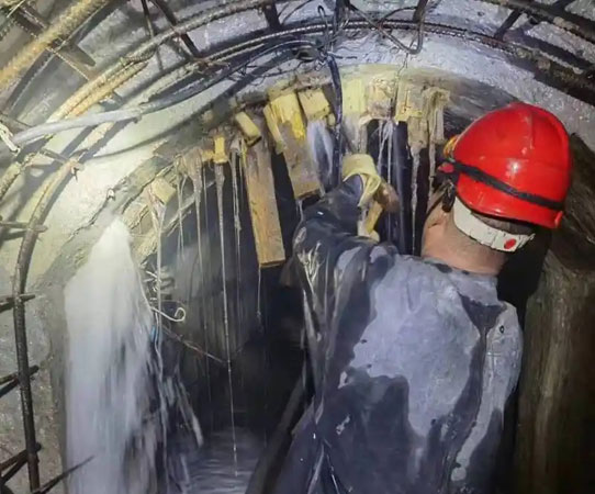 小板镇大坝堵漏