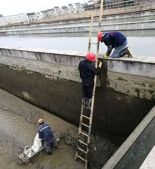 小板镇污水池堵漏